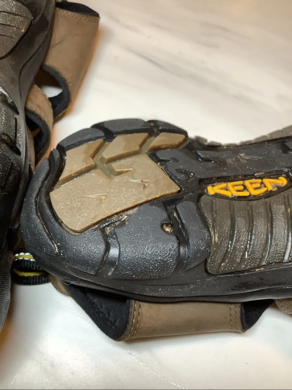 Keen Men’s Newport H2 SZ 9 Sandal Water Hiking Closed Toe